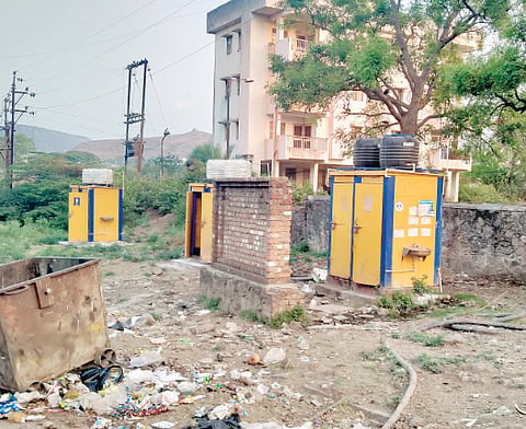 ‘कॅन्टोन्मेंट’ची स्वच्छतागृहे धूळखात