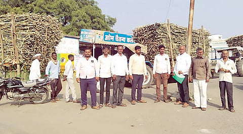 साकुर : ‘भूमिपुत्र’कार्यकर्त्यांकडून ऊसतोड बंद