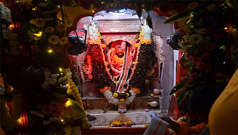 नाशिक : रविवार कारंजा येथील पुरातन एकमुखी दत्तमंदिर. (छाया : हेमंत घोरपडे)