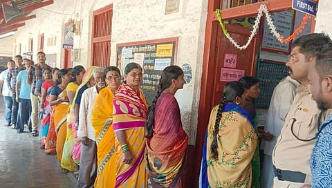 कोल्‍हापूर : शिरोळ तालुक्यात अत्यंत चुरशीने मतदान  सुरू