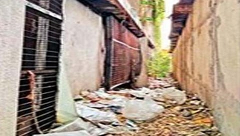 सांगली : शाळेचे झाले भंगार गोडाऊन; महापालिकेच्या शाळा क्रमांक एकची दुरवस्था