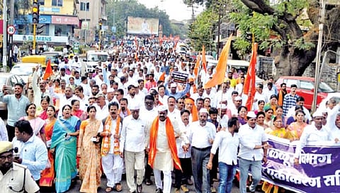 कोल्हापूर : कर्नाटकला हिसका दाखवा!; सीमावासीयांची आर्त हाक, धरणे आंदोलनात कोल्‍हापूरची एकजूट