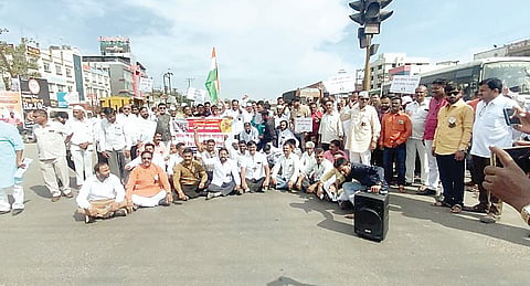 चाकण : संतप्त नागरिकांचा नाशिक महामार्गावर रास्ता रोको