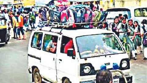 Nashik : खबरदार! क्षमतेपेक्षा जास्त विद्यार्थी वाहतूक कराल तर…