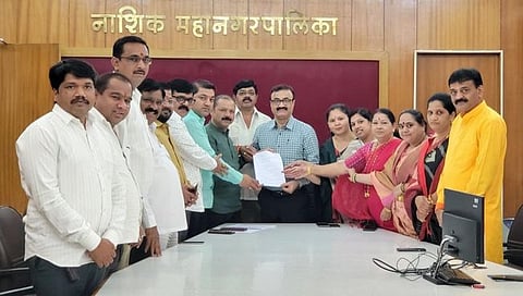 नाशिकरांवर लादलेली अवाजवी करवाढ रद्द करा; शिंदे गटाचे आयुक्तांना साकडे