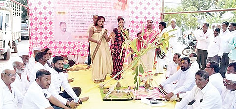 श्रीगोंदा : सरकारला जागे करण्यासाठी जागरण गोंधळ