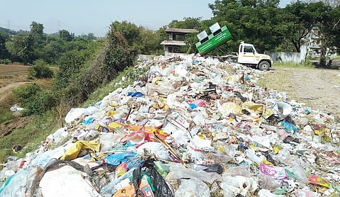 कचर्‍याच्या दुर्गंधीने ओतूरकर त्रस्त