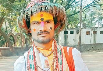 शिरगाव :  देवांच्या गुणगौरवाबरोबर देतो मुली शिकवण्याचा संदेश : तरुण वासुदेव आकाश वाईकर