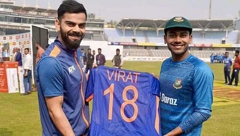 Virat Gifted his Jersey : कसोटी सामन्‍यातील विजयानंतर विराटच्‍या ‘त्‍या’ कृतीने सारेच भारावले…