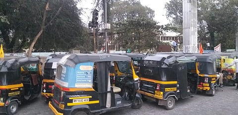 पुणे: बेकायदेशीर आंदोलन करणार्‍या संघटनेच्या पदाधिकाऱ्यांसह रिक्षा चालकांविरुद्ध गुन्हा दाखल