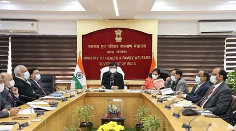 मास्‍कचा वापर करा : आरोग्‍यमंत्र्यांबरोबरील बैठकीनंतर नीती आयोगाचे सदस्य डॉ. पॉल यांची सूचना