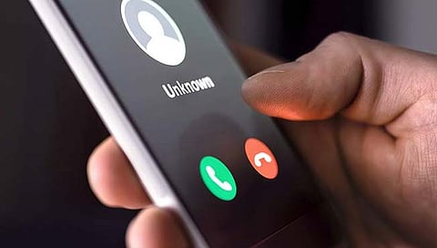 fraudulent missed calls : ओटीपीविना एक मिस्‍ड् कॉलने खात्यातून चोरले ५० लाख, फसवणुकीचा नवा फंडा!