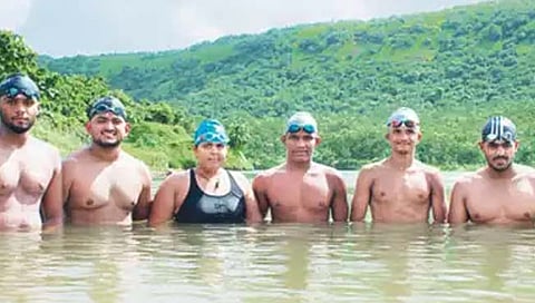 ६ जलतरणपटू करणार ११०० किमी अंतर पार