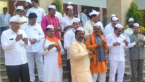 विरोधी पक्षाचे आंदोलन 