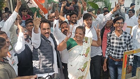 Anil Deshmukh : अनिल देशमुख यांच्या  घराबाहेर जामीन मंजुरीच्या बातमीनंतर राष्ट्रवादीचा जल्लोष