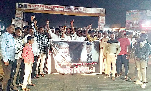 राशीनला संघटनांचा रस्ता रोको चंद्रकांत पाटील यांच्यावर गुन्हा दाखल करण्याची मागणी
