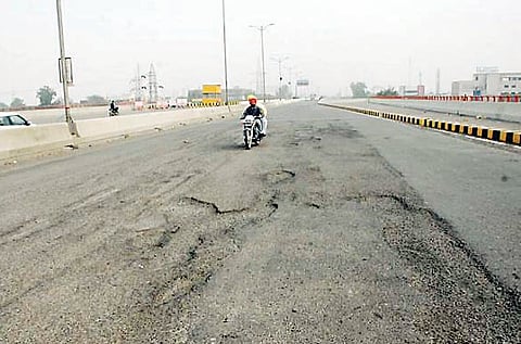 बारामती शहरातील रस्त्यांची चाळण; रस्त्यांच्या दुरवस्थेमुळे नागरिक हैराण