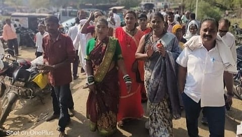वाशीम : तृतीयपंथी करीना उतरली ग्रा. पं. निवडणुकीच्‍या रणधुमाळीत
