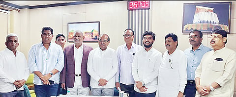 नगर : गोदावरी कालव्यांना तीन आवर्तने ;  मंत्री विखे पाटील यांच्या सूचना
