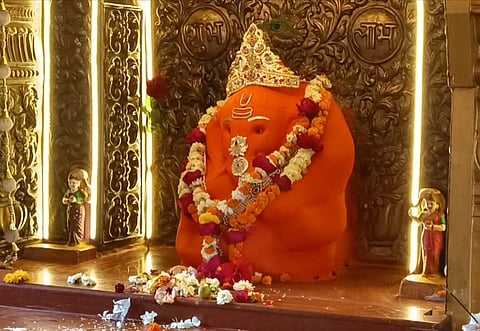 नंदुरबार : मंगळी चतुर्थीच्या आदल्या दिवशीच घडले अमंगळ; दंडपाणेश्वर गणेश मूर्तीवरील चांदीचे आभूषण चोरीला