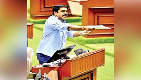 गोवा : नोकर्‍या विकल्या 70 कोटींना : विजय सरदेसाई