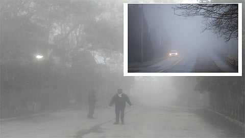दिंडोरी : वातावरणातील बदलामुळे येथील परिसराला माथेरानचे स्वरूप प्राप्त झाल्याने नागरिक थंडीचा असा आनंद घेत आहेत. 