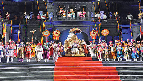 नाशिक ः छत्रपती संभाजी महाराजांचे जीवनचरित्र मांडणार्‍या शिवपुत्र संभाजी या महानाट्याने प्रेक्षकांच्या डोळ्यांचे पारणे फेडले.(छाया : रुद्र फोटो)