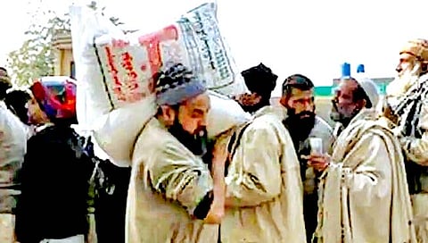 पाकिस्तान पीठालाही महाग; गंभीर आर्थिक संकट