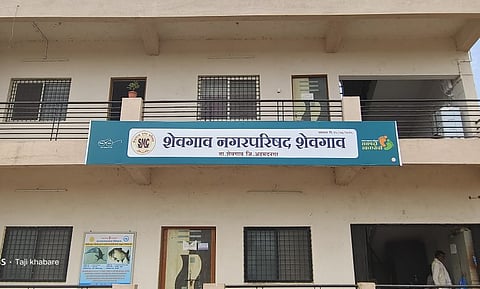शेवगाव नगरपरिषदेमध्ये मुख्याधिकार्‍यांची मनमानी; माजी नगरसेवकांचा आरोप