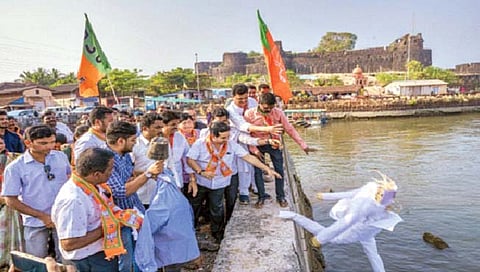 सिंधुदुर्ग : विजयदुर्ग किल्ल्यावरून अजित पवारांचा निषेध!