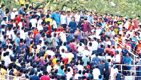 कोल्हापूर : फुटबॉल सामन्यावेळी हाणामारी; लाठीमार