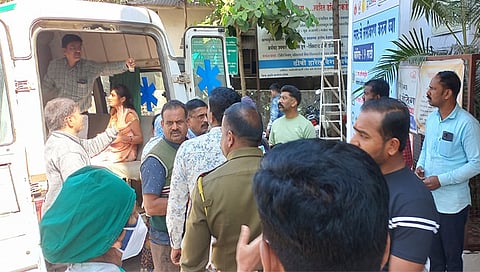 नाशिक : अपघातामध्ये जखमी झालेल्यांवर तातडीने उपचार करत जिल्हा रुग्णालयात दाखल करण्यात येत आहे.
