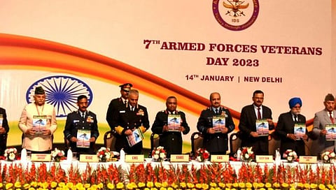 Armed Forces Veterans Day : माजी सैनिक दिनानिमित्त सीडीएस, लष्करप्रमुखांचे शहीद जवानांना अभिवादन
