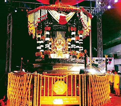 छत्रपती शिवरायांच्या स्मारकाचे अनावरण; न्यू कोपरे गावाच्या वैभवात भर