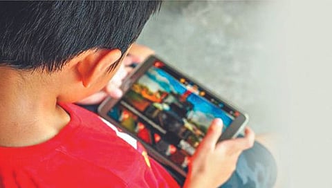 Internet Addiction Disorder : गॅझेटस्चा अतिरेक; इंटरनेट अ‍ॅडिक्शन डिसऑर्डरचे लहानगेही बळी