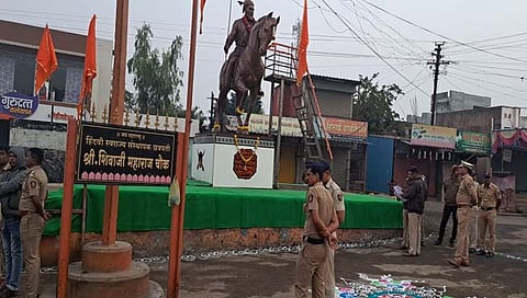 शिवरायांचा अश्वारूढ पुतळा  