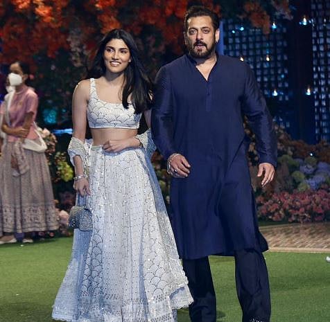 Salman Khan-Alizeh Khan  

