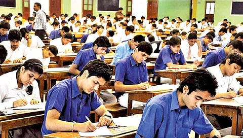 शिक्षण : परीक्षेला सामोरे जाताना…