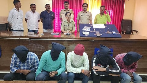 हिंगोली : पिस्‍तुलीचा धाक दाखवत लुटल्याप्रकरणी ५ जणांना अटक, सव्वा तीन लाखांचा मुद्देमाल जप्त