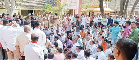 पाथर्डी तालुका ः व्यापार्‍यावरील खुनी हल्ल्याच्या निषेधार्थ व्यापारी, नागरिकांनी शुक्रवारी पोलिस ठाण्यावर काढलेल्या मोर्चाचे जाहीर सभेत रुपांतर झाले.