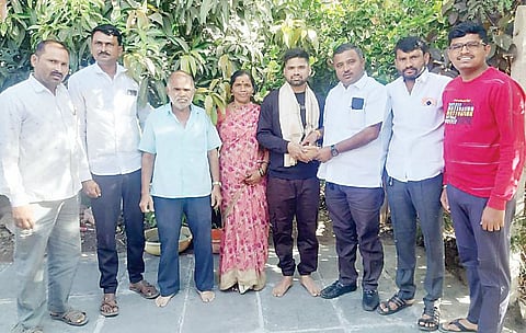 कौतुकास्पद ! स्वयंपाकीचा मुलगा झाला अमेरिकेत शेफ; वर्षाला आहे एवढे पॅकेज…