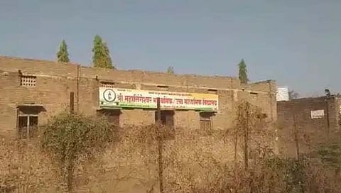 शिक्षकांवर गुन्हा दाखल  