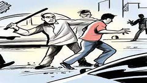 पुणे : मारहाण करत दुकानदाराला लुटले