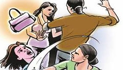 नंदुरबार : तळोदा वसतिगृहात मुलींची हाणामारी; प्रकल्प अधिकाऱ्यांविरुद्ध तक्रार