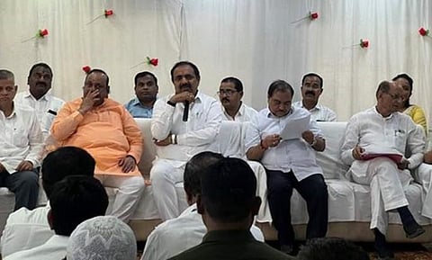 जळगाव : जळगाव जिल्हा दौऱ्यावर आले असताना पत्रकार परिषदेत बाेलताना राष्ट्रवादी काँग्रेस पक्षाचे प्रदेशाध्यक्ष जयंत पाटील.  (छाया: चेतन चौधरी)