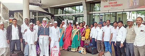 मोरगाव : शेतकर्‍यांची विमानातून तिरुपती यात्रा; पिकअपमधून विमानतळावर