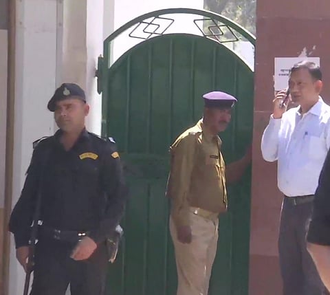 राबडी देवींच्‍या निवासस्‍थानी सीबीआयची धडक, नोकर भरती प्रकरणी चौकशी?