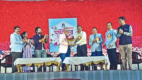 नाशिक : पुष्पोत्सवात भारत गणेशपुरे यांच्या स्किटने हास्यलहर