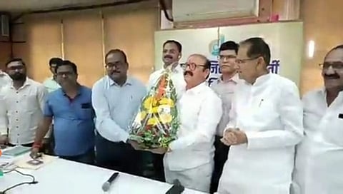जळगावात राष्ट्रवादीला धक्का; जिल्हा बँकेच्या अध्यक्षपदी संजय पवार विजयी