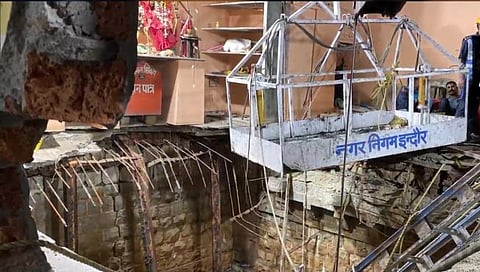 Indore temple stepwell collapse : इंदूरमधील मंदिर दुर्घटनेतील मृतांची संख्‍या ३५ वर